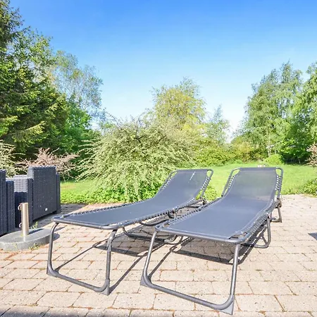 3 Bedroom Lovely In Prázdninový dům *