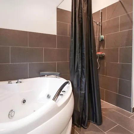 3 Bedroom Lovely In