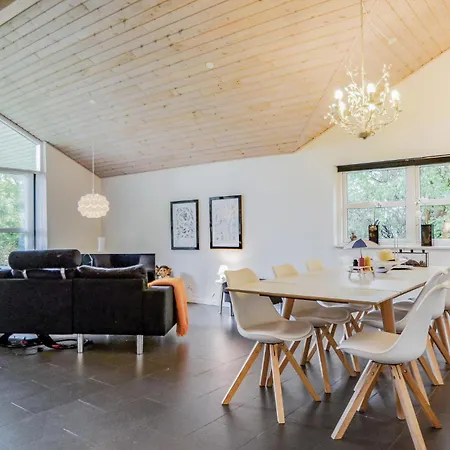 3 Bedroom Lovely In Prázdninový dům